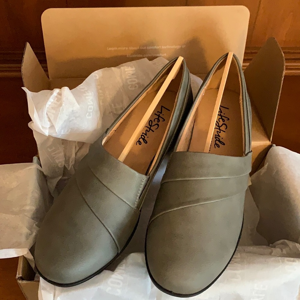 Women’s loafers NIB